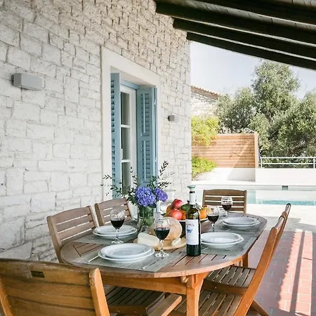 With Stunning Views In Nissaki! Apartment Katavolos