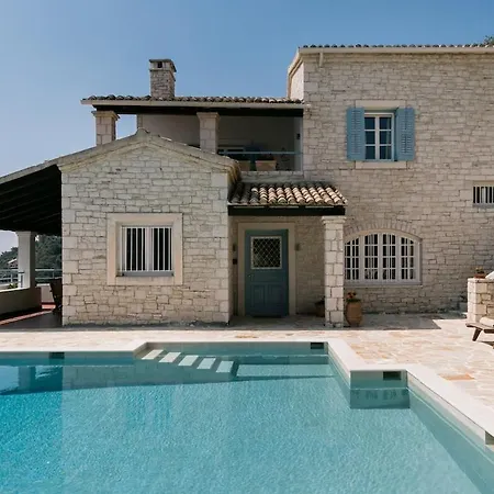 Apartment With Stunning Views In Nissaki! *